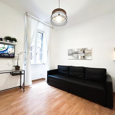 Apartment By The Colosseum - White Chic Flats Рим Екстериор снимка