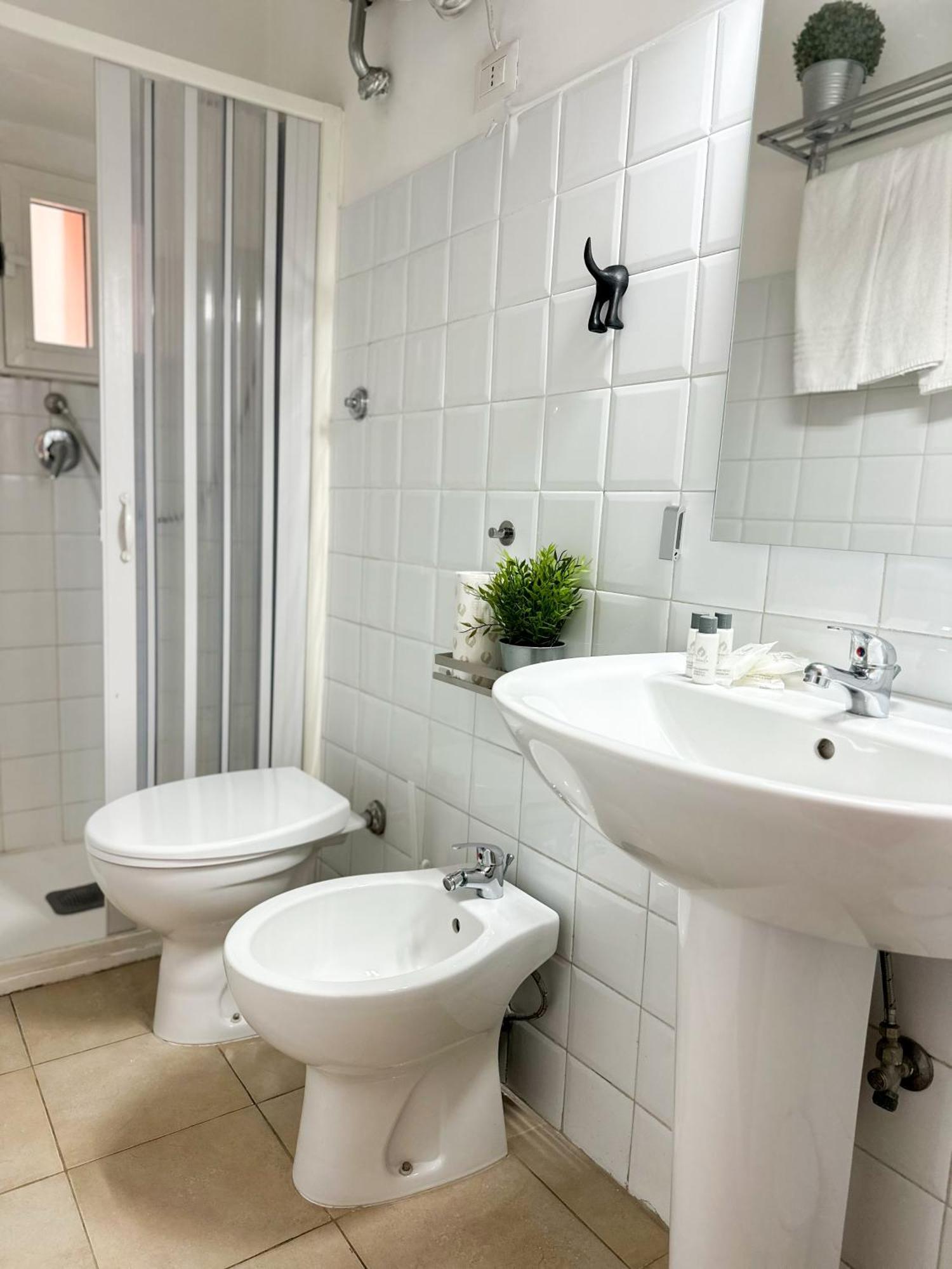 Apartment By The Colosseum - White Chic Flats Рим Екстериор снимка