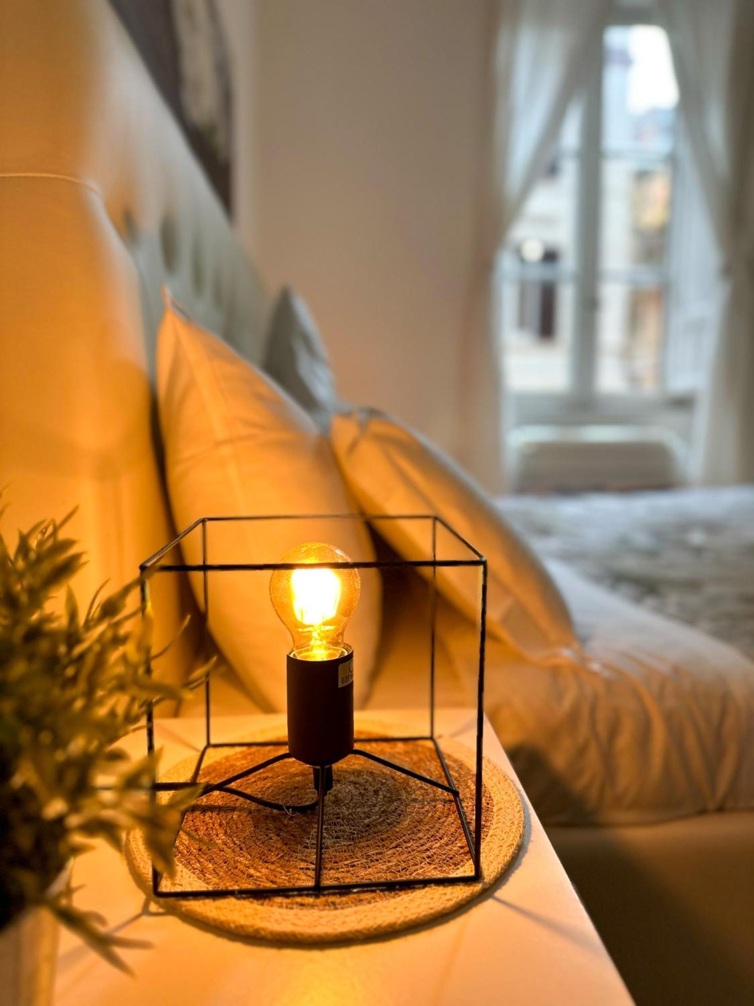 Apartment By The Colosseum - White Chic Flats Рим Екстериор снимка