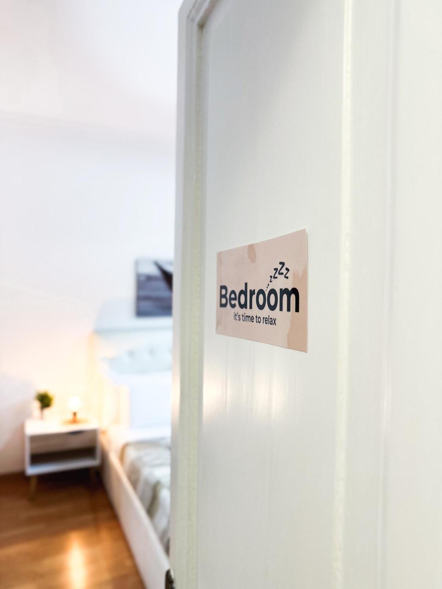 Apartment By The Colosseum - White Chic Flats Рим Екстериор снимка