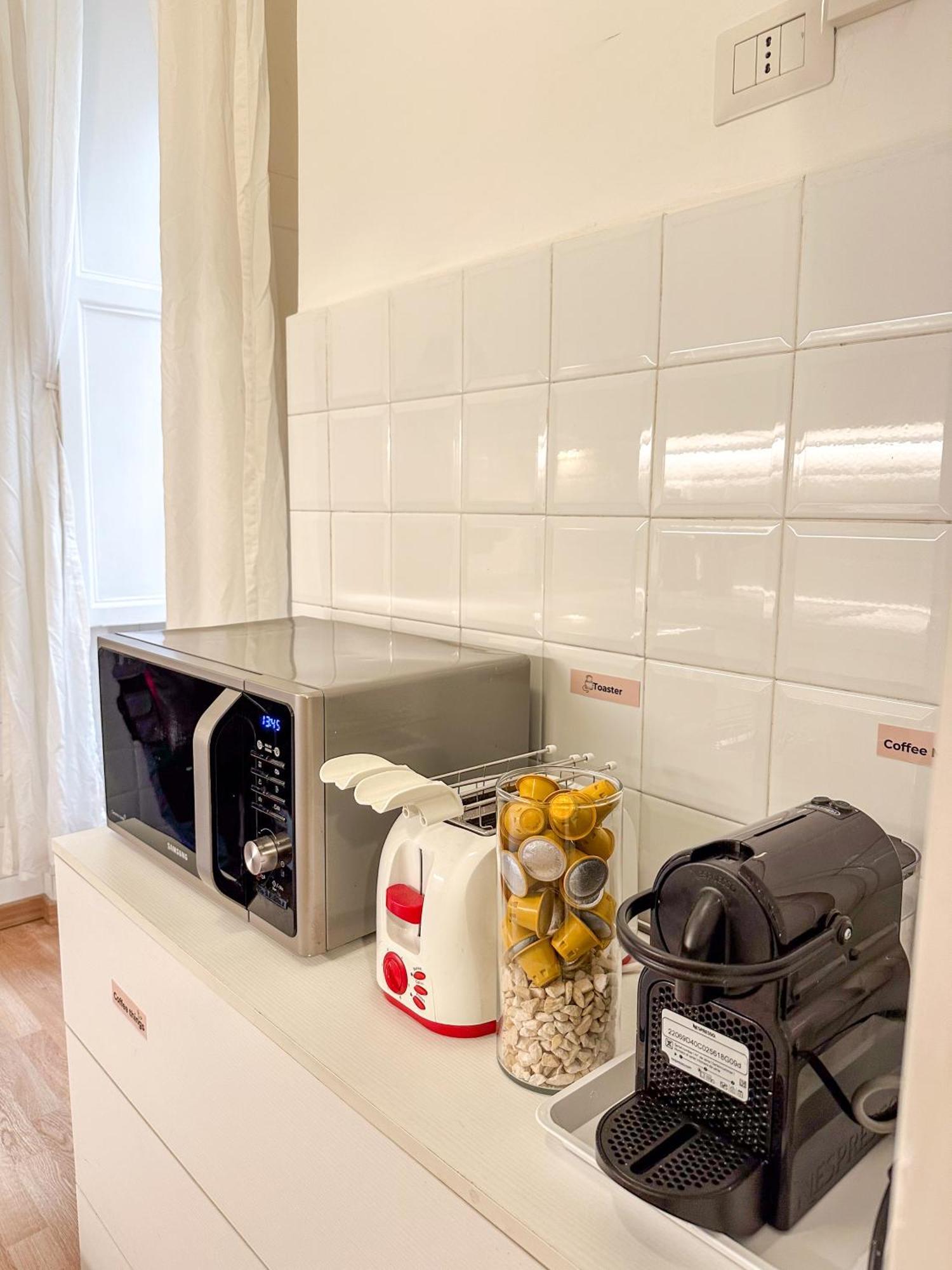 Apartment By The Colosseum - White Chic Flats Рим Екстериор снимка